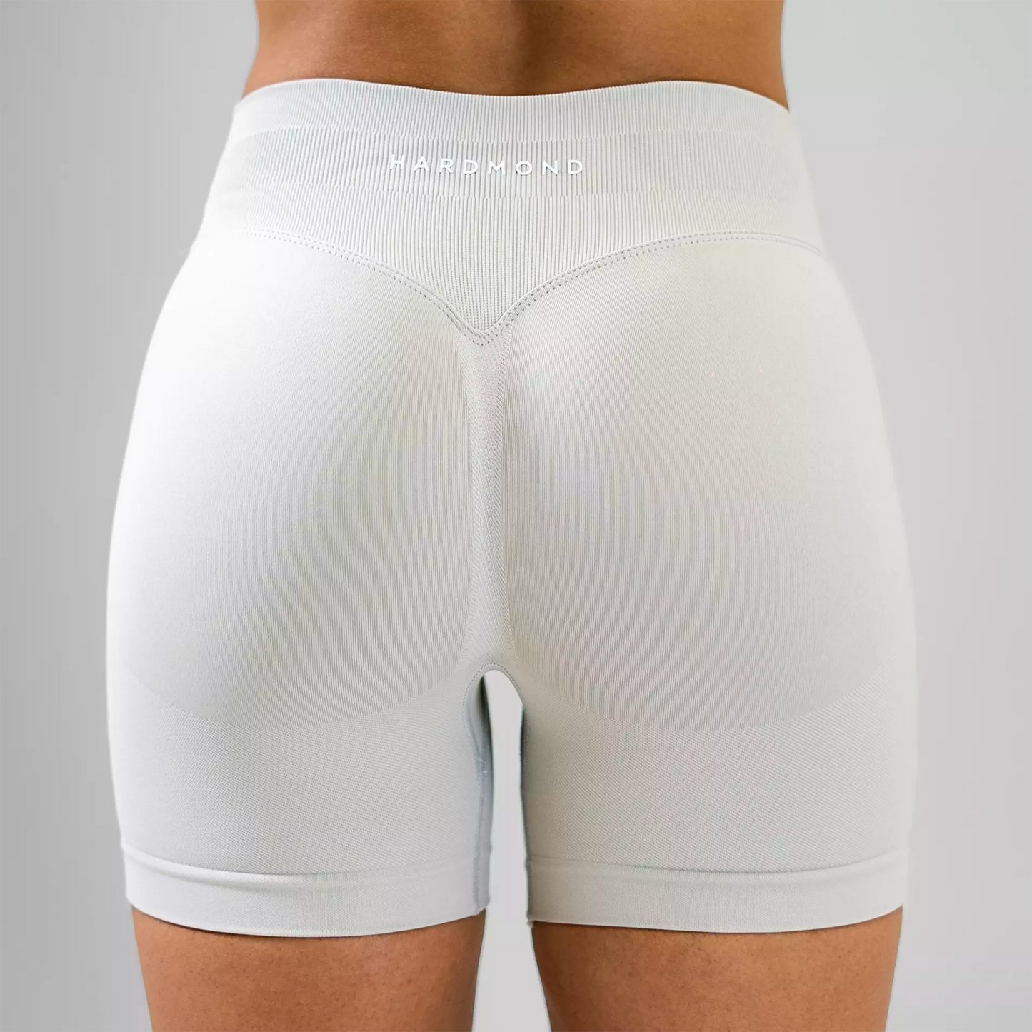 HARDMOND Style Shorts beige showing back seam and fit detail